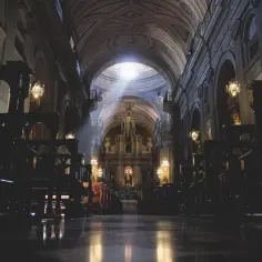 Co to jest kościół święty i dlaczego ma kluczowe znaczenie w wierze?