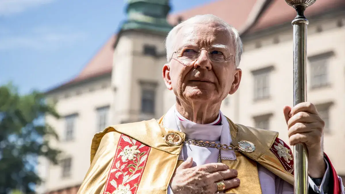 Zdjęcie Biskup Jędraszewski ile ma lat? Zaskakujące fakty o jego życiu i karierze